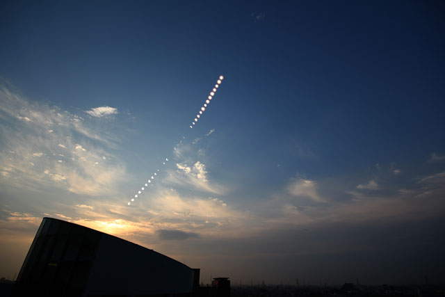 2012年5月21日　金環日食の進行写真（合成画像）