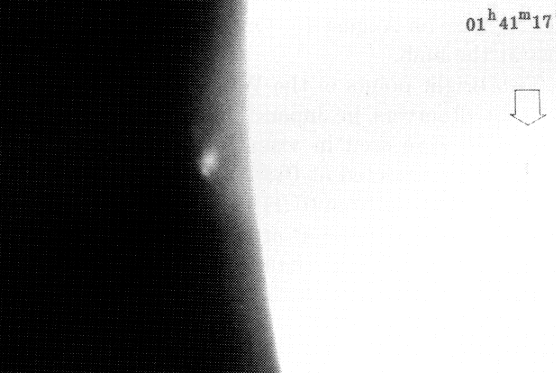 図４　白色光観測　オーバー露光をかけて撮像した上昇中のフレアループ