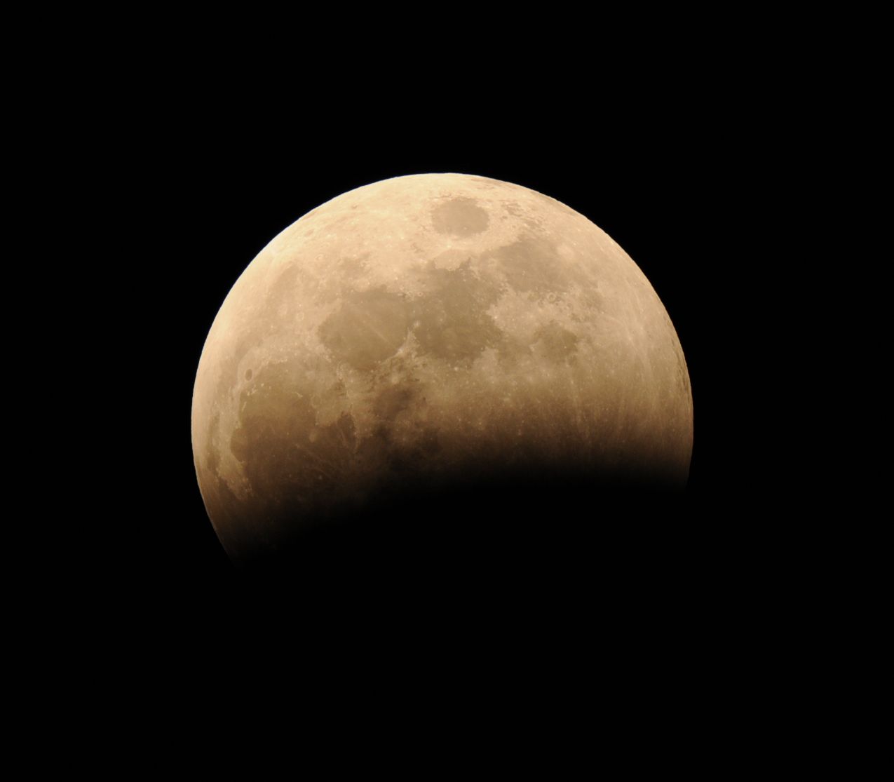 2014年10月8日　18時40分48秒　皆既月食　撮影機材　10cm屈折望遠鏡、F8、f=800mm