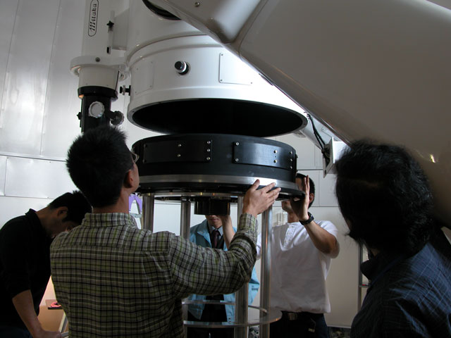 ６５cm望遠鏡ミラーの取り付け風景