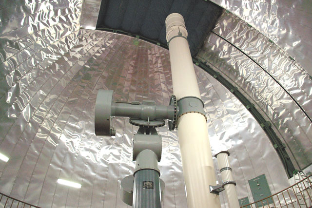 京都大学飛騨天文台65cm屈折望遠鏡。火星などの惑星観測に使われた<br>西独ツアイス社製の
歴史的にも貴重な望遠鏡。かって、この望遠鏡で惑星や星雲星団を見たことがあるが
飛騨天文台の環境のよさもあり川口とは比較にならない見事な姿を見ることができた。