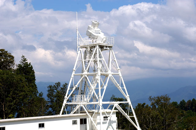 京都大学飛騨天文台SMART望遠鏡。太陽磁場などの高解像度観測を行っている。