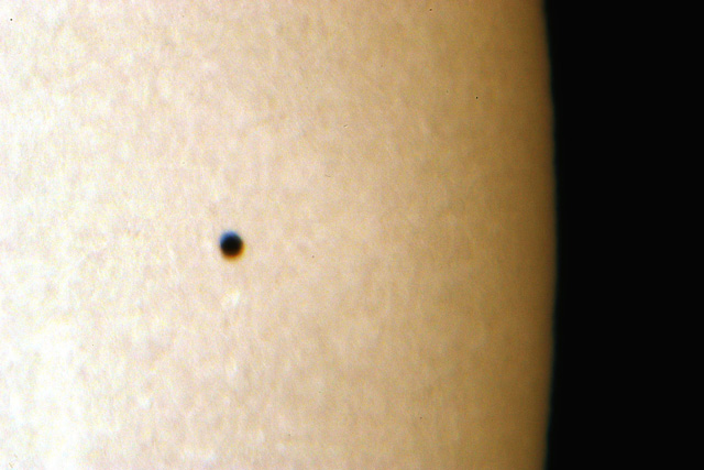 水星の太陽面通過現象　2006年11月9日